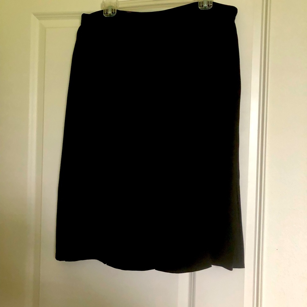 Fully lined black skirt- Jones Studio Separates